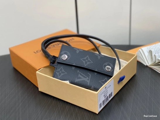 Fake Louis Bags Holder Necklace-7.6*10*0.5CM Card LOUIS VUITTON 0811